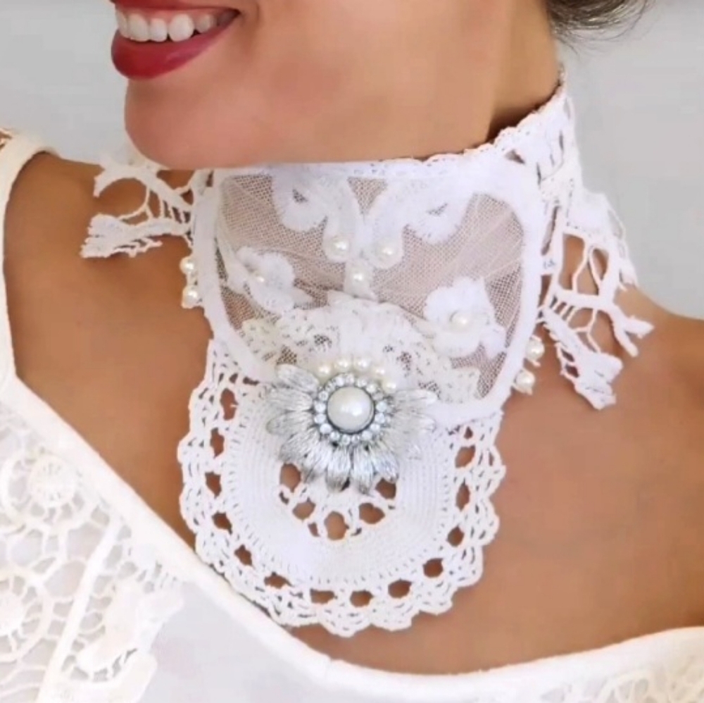 Designer Vintage Big Pearl Lace Choker Jabot Silver Floral Cameo/Rose Brooch